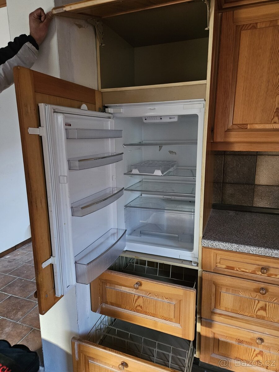 Masivní kuchyňská linka z Německa se spotřebiči - 7