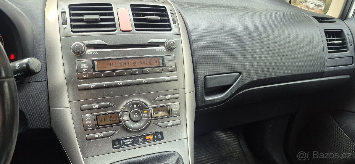 Toyota auris 1.4i rok 2008 - 7