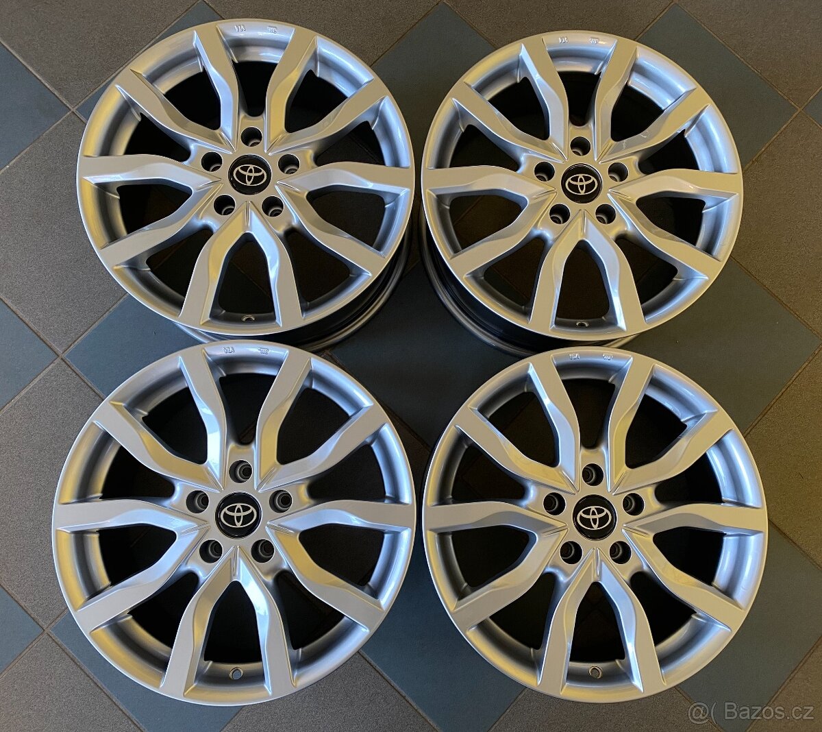 nová alu kola 17", rozteč šroubů 5x114,3 - 7