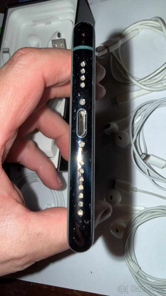 PRODÁM IPhone 11 Pro Max 256 GB Midnight Green - 7