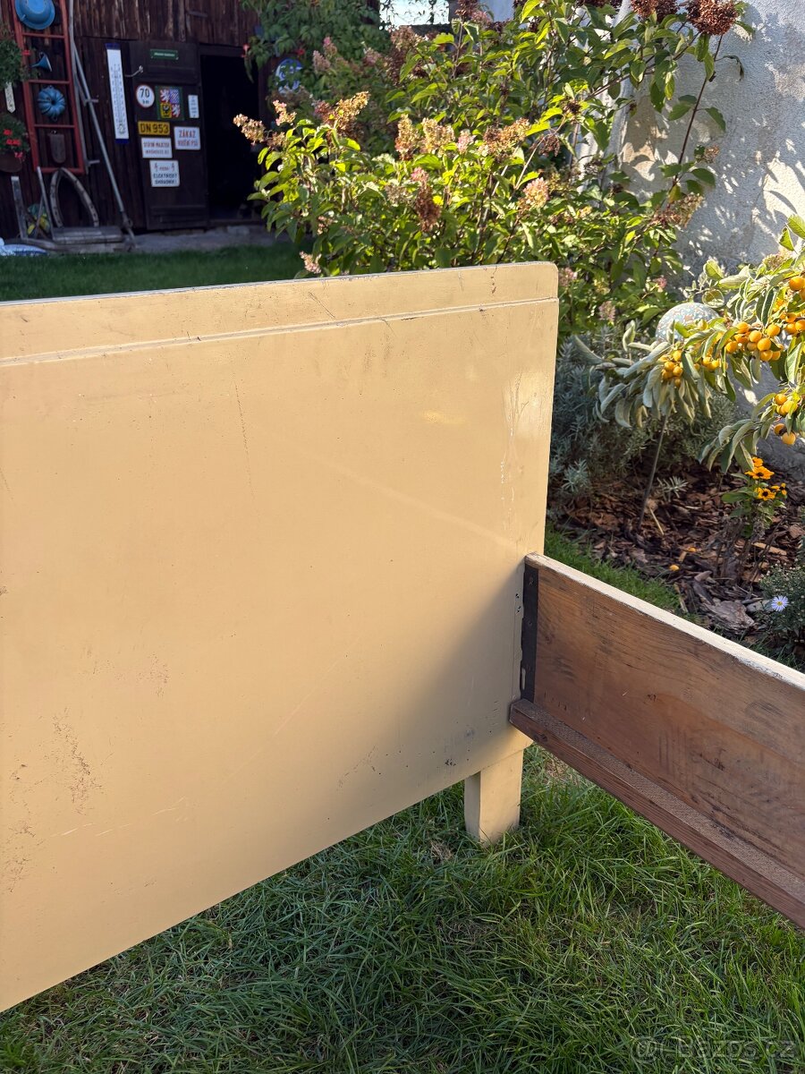 Stará dřevěná postel - 7