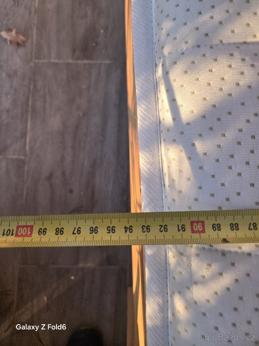 Postel + skoro nová matrace 200× 95 cm. - 7