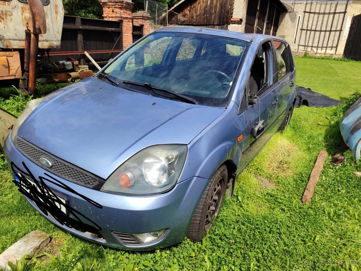 Prodám bouraný Ford fiesta 2004 mk V generace 5 1.3 na ND - 7
