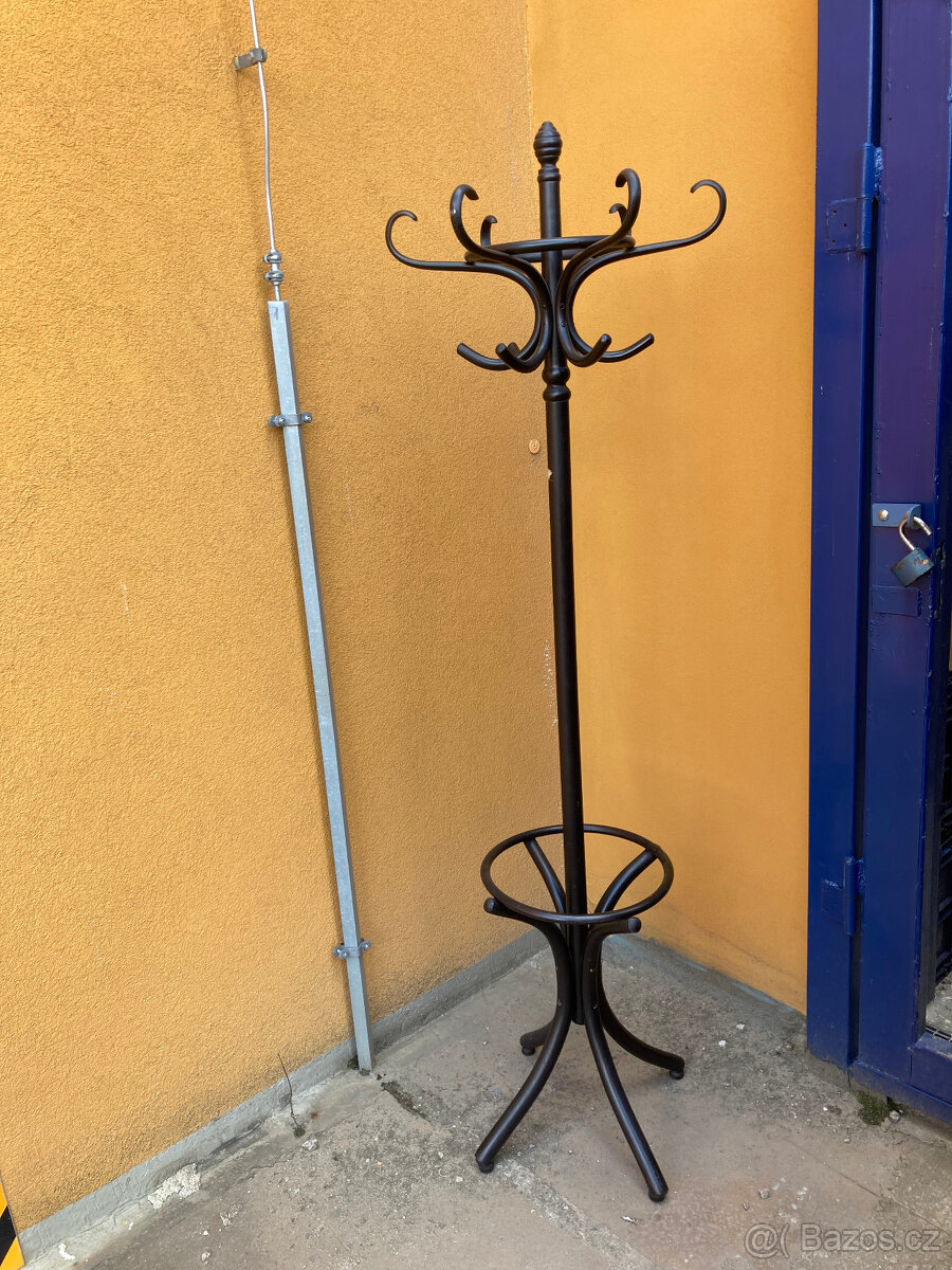 Věšák dřevěný stojanový TON, FRETON za 900 kč - 7