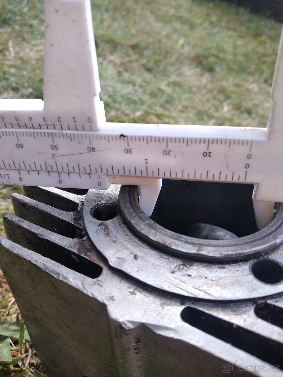 Prodám válec hlavu prípadně píst nálezový stav - 7