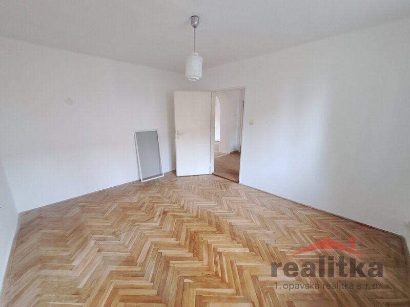 Prodej pěkného bytu 3+1, 69m2, s balkonem, Opava, ul. Polní - 7