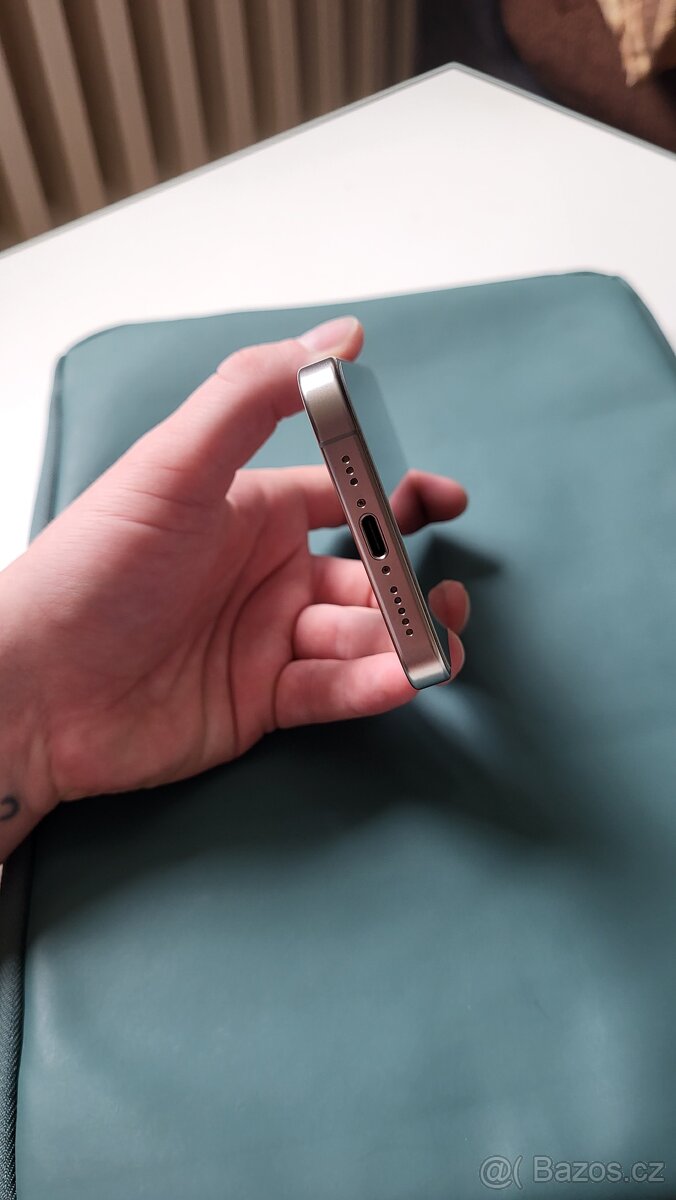 iPhone 15 Pro 256 GB - 7