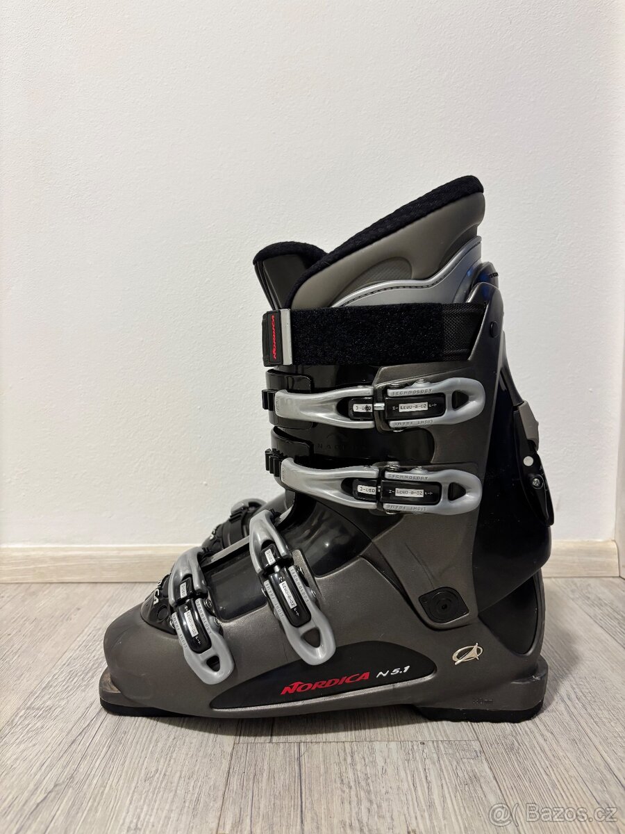 Lyžařský set - lyže, lyžáky, hole - 7