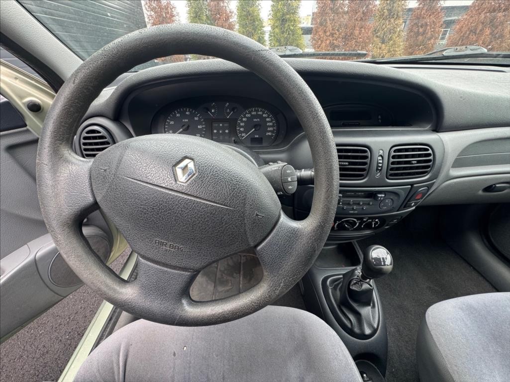 Renault Mégane 1,6 (2001) - 7