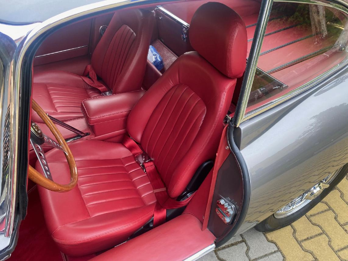 Jaguar E-Type 4.2 Series 1½ (1967) - 7