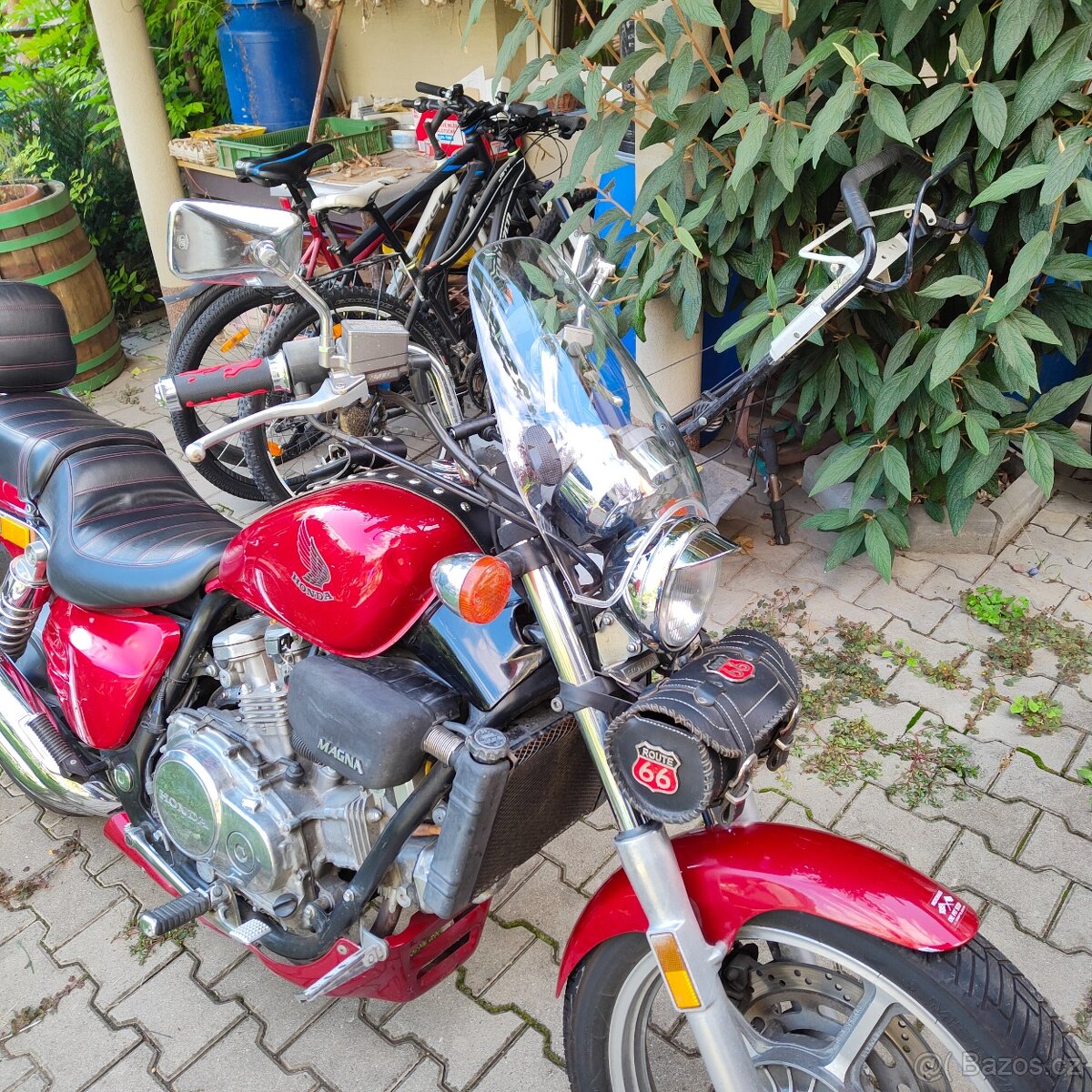 Honda VF700C - 7