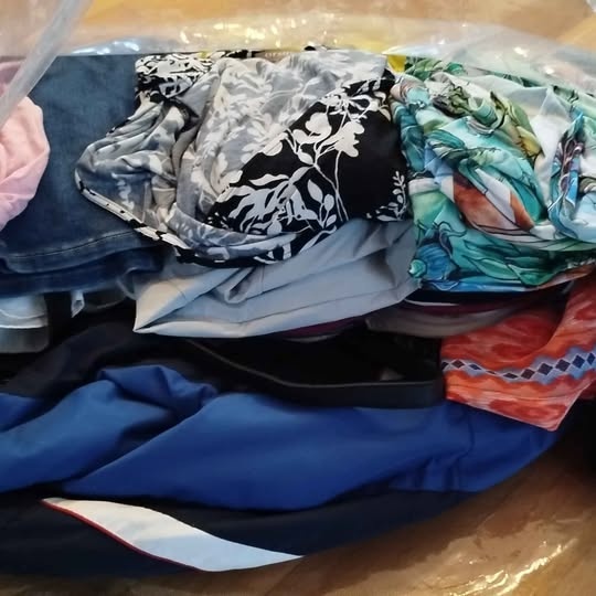 Velký pytel dámského a pánského oblečení - 7