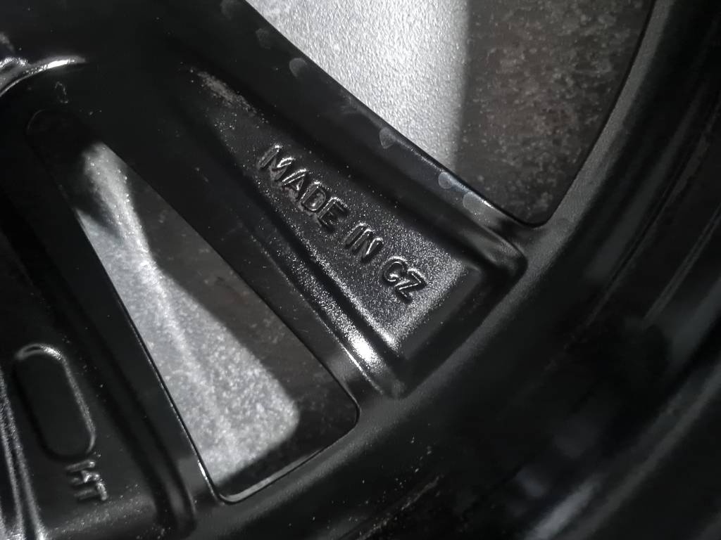 VW Golf , Passat , Tiguan , alu kola R17 5x112 - 7