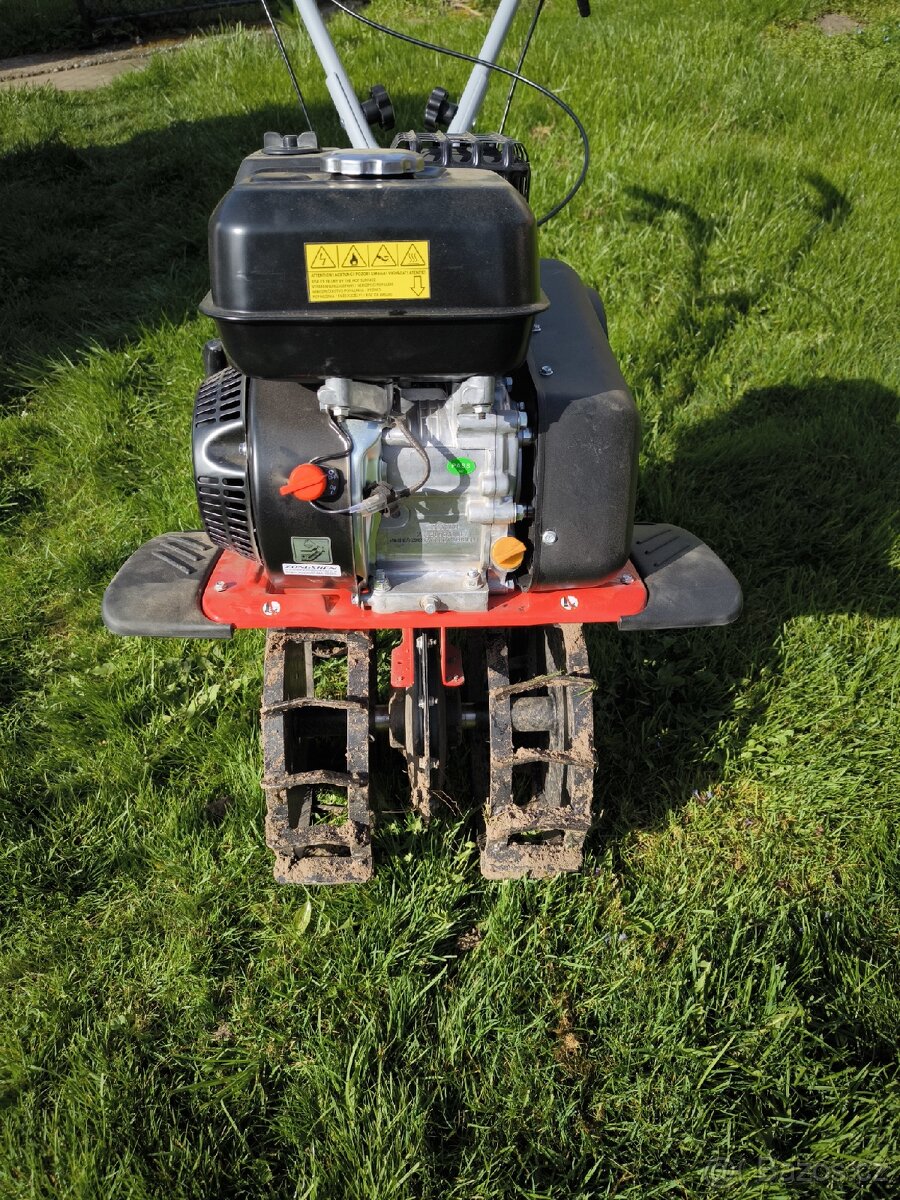 Benzinový kultivátor Hecht - 7