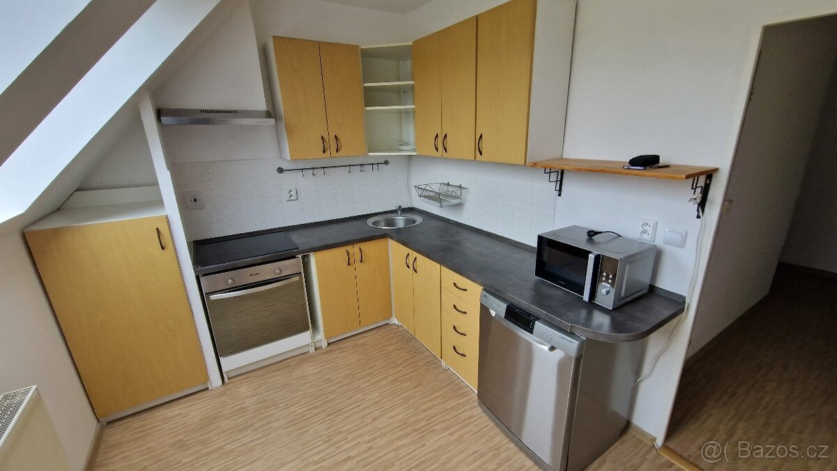 Pronájem podkrovního bytu 2+1, Radvanice u Trutnova - 7