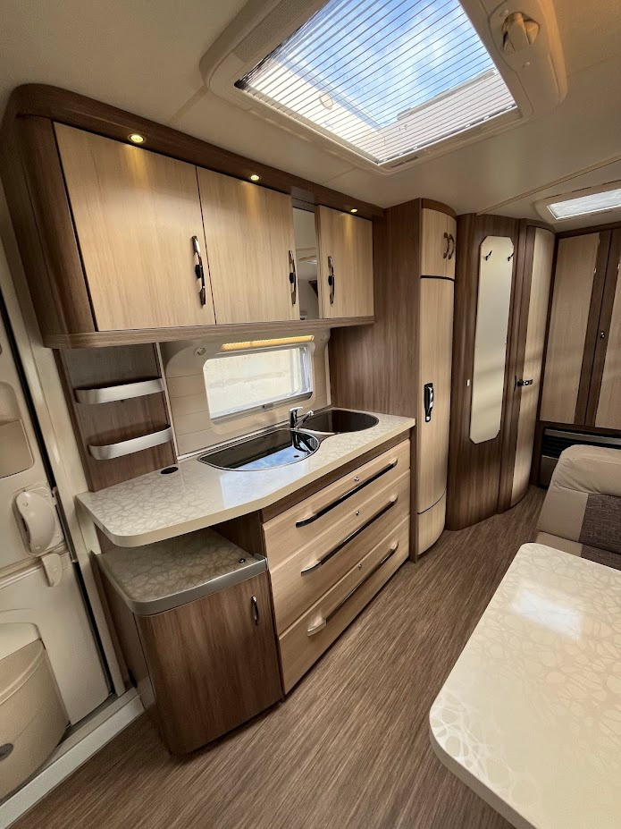 Hobby 545 KMF De Luxe, 2015,PALANDY, MOVER, PŘEDSTAN - 7