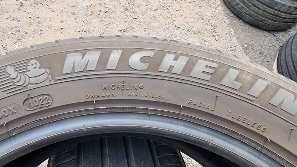 Letní pneu 235/50/19 Michelin - 7