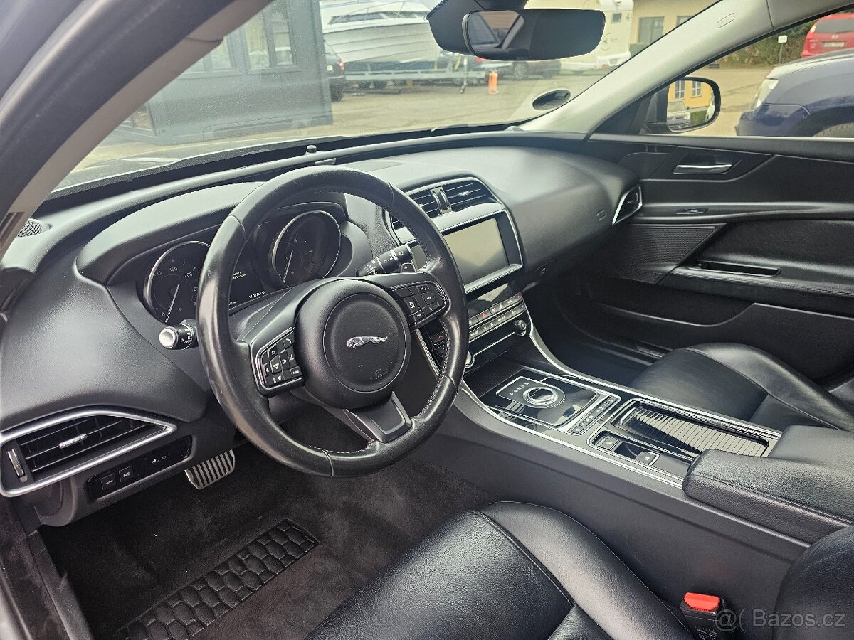 JAGUAR XE 2019 2.0D 132kW,VÝHŘEVY,NAVI,TEMPOMAT,SERVISKA - 7