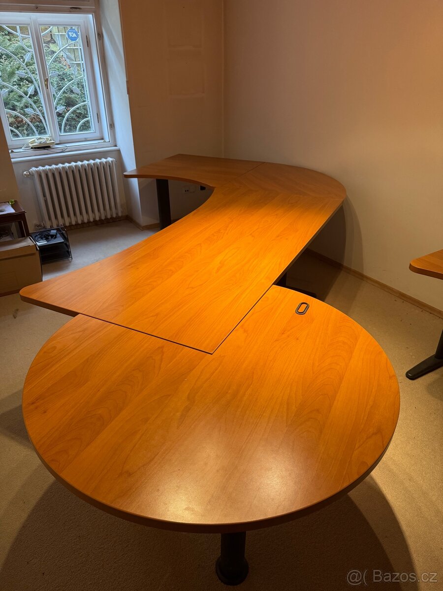 Kvalitní italský kancelářský nábytek (stoly, skříně a jiné) - 7