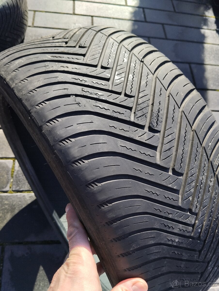 Celoroční pneu Hankook 235/35 r19 - 7