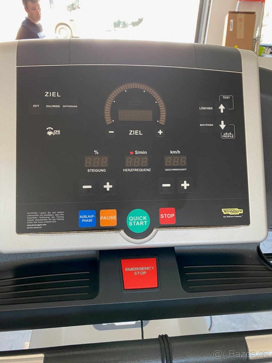 Běhací pás Technogym (2 ks) - lze zakoupit po 1 ks - 7