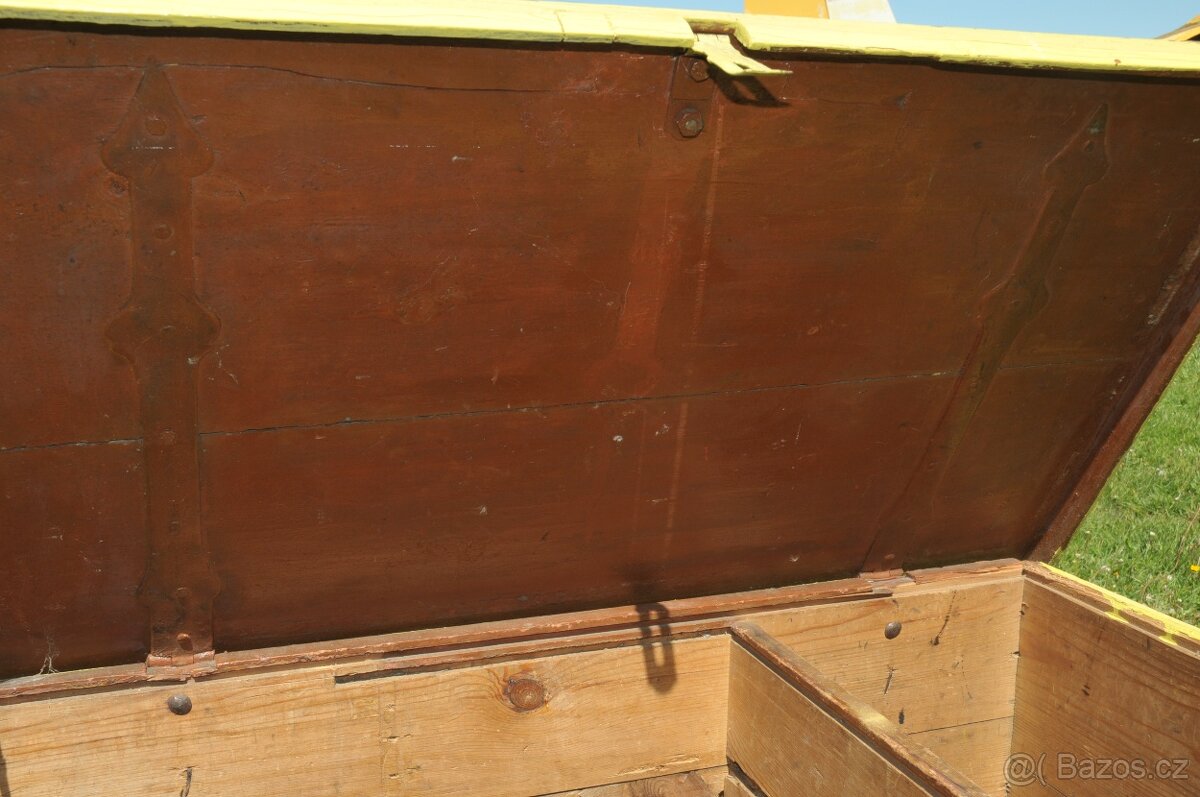 Starožitná truhla z masivního dřeva - 7