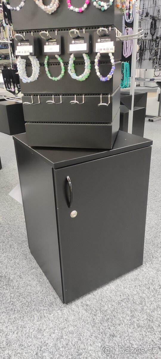 Prodejní otočný stojan. - 7