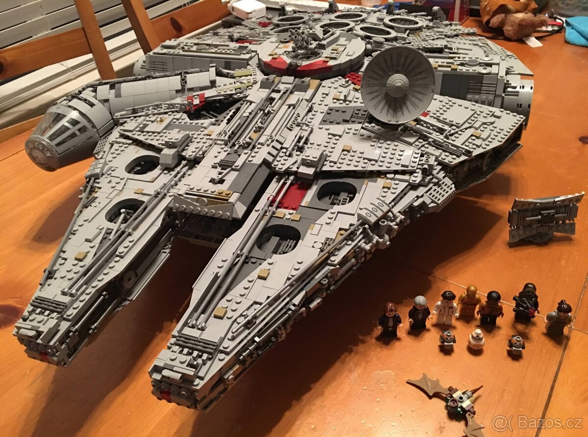 Star Wars Millennium Falcon 75192 a Venator 75367 - 7