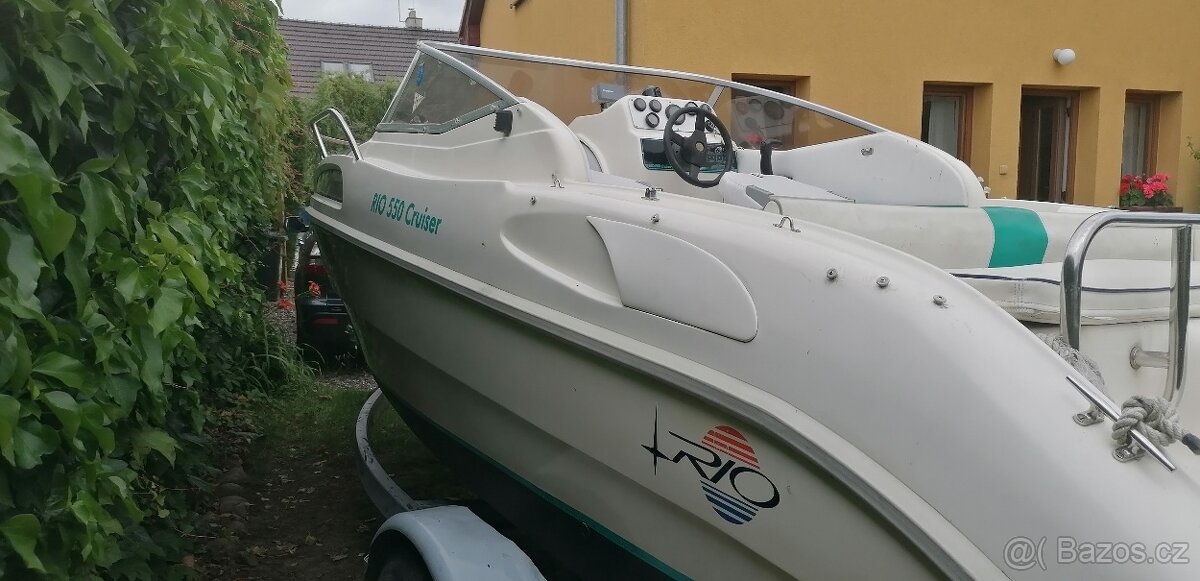 Prodám kajutový motorový člun - 7