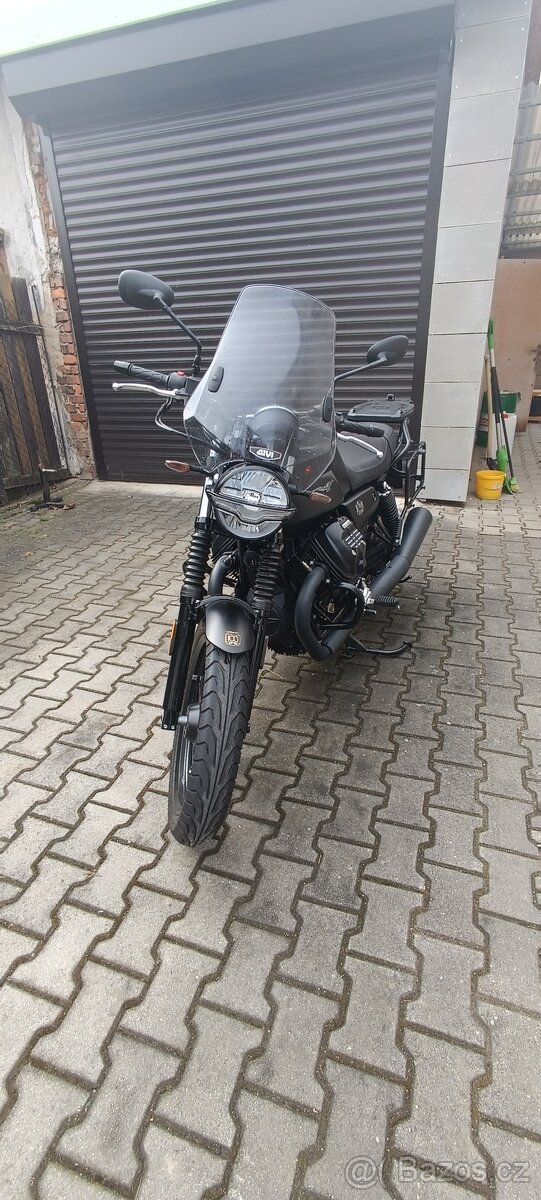 Moto Guzzi V7 Stone - 7