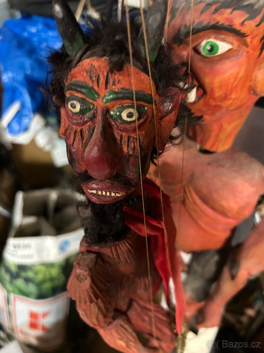 vyřezávaná loutka marioneta čert vyřezávaná ze dřeva - 7