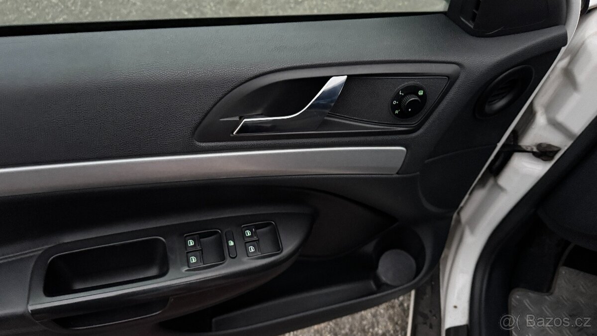 Škoda Octavia RS 2.0TDI 125kW XENON - 7