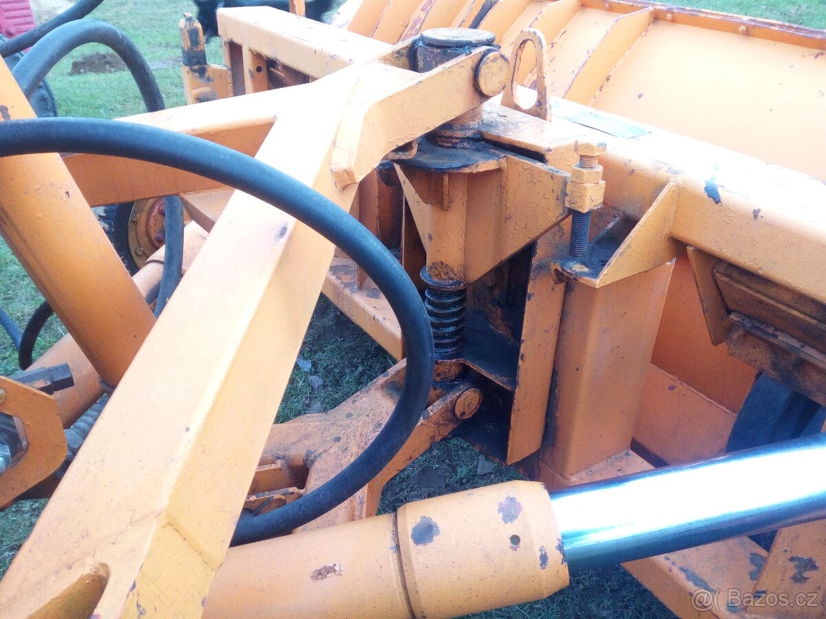 Otočná čelní radlice na sníh - 7