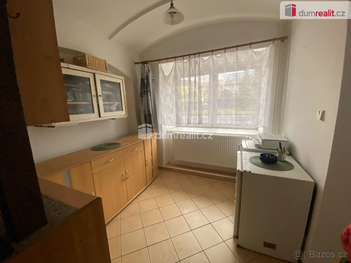 Prodej velký dvougenerační dům Blíževedly - 7