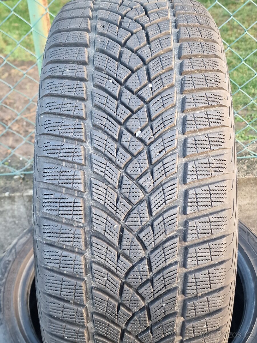 255/45/19 Zimní pneu Goodyear UltraGrip Performance - 7