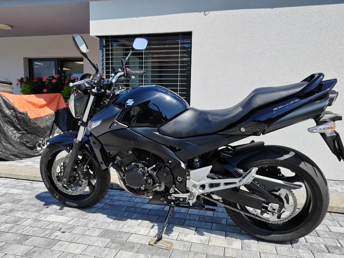 Suzuki gsr 600 - 7