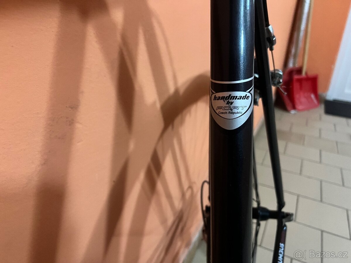 Silniční kolo FORT - 7