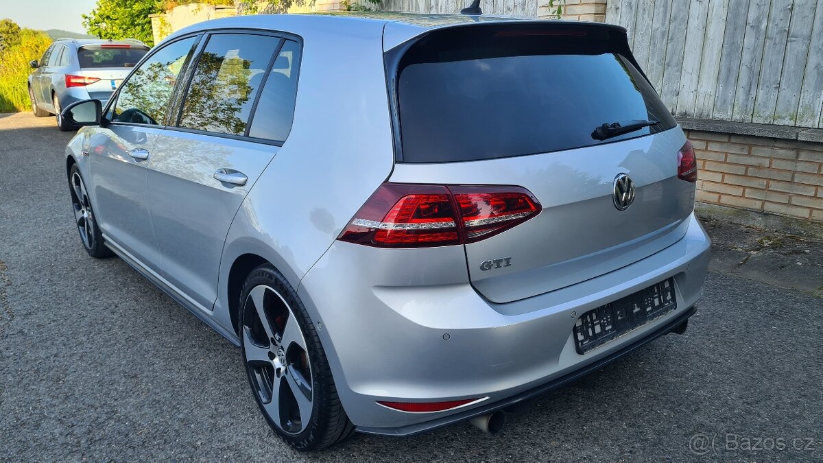 VOLKSWAGEN GOLF 7 GTI - 2,0TSi 162kW - Manuál. - 7