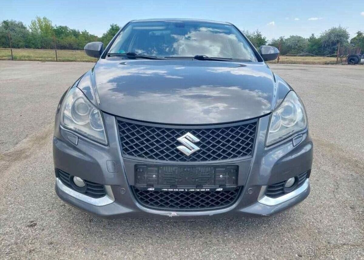 Prodám Suzuki Kizashi 2.4 4WD benzín - 7