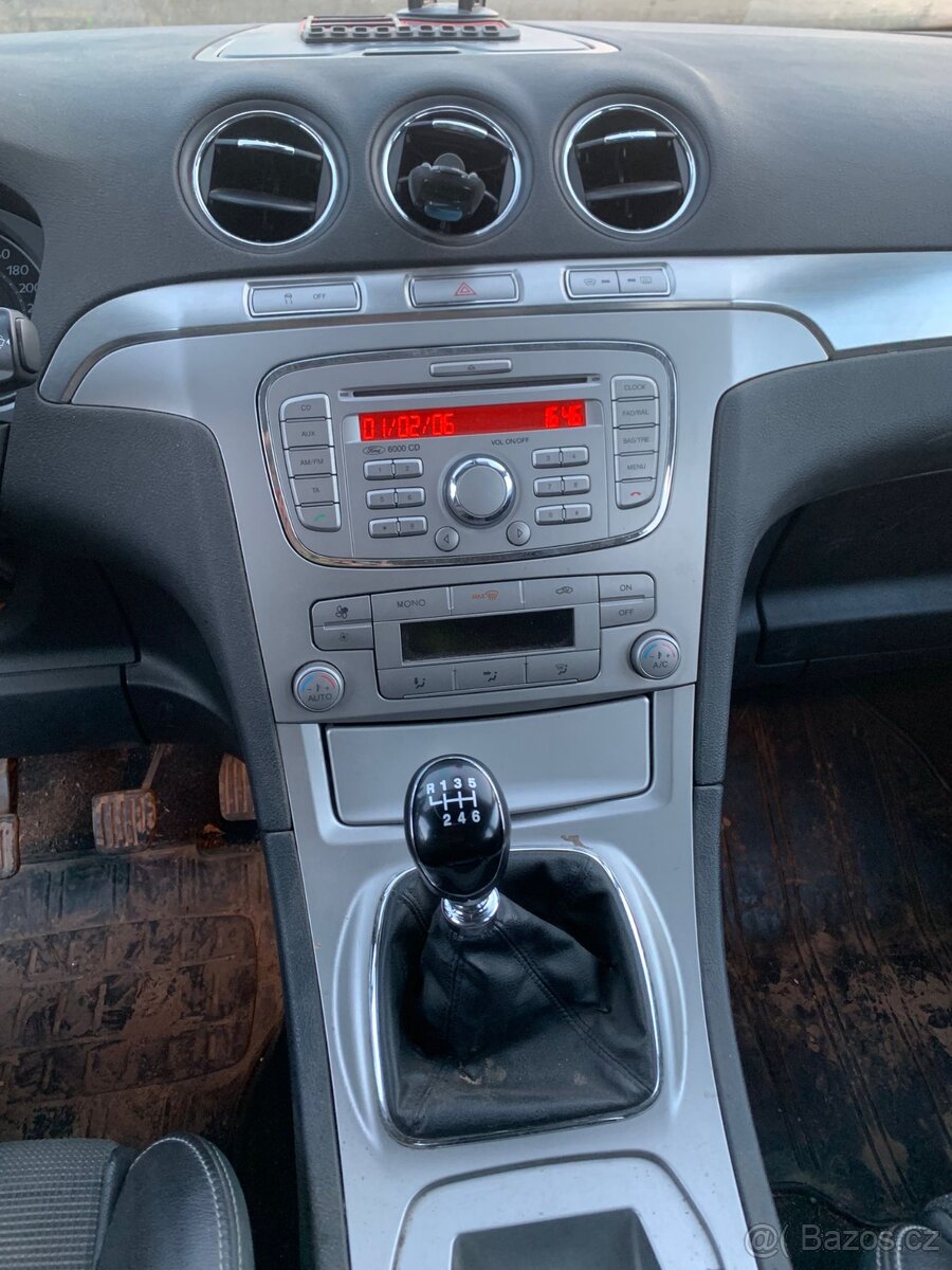 Prodám bouraný Ford s max - 7