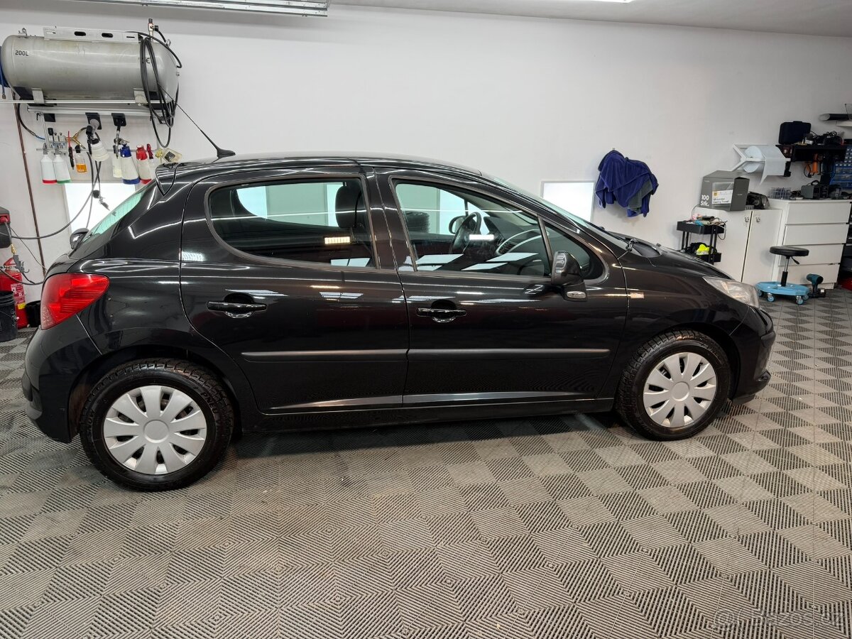 Peugeot 207 TRENDY 1.4 - 7