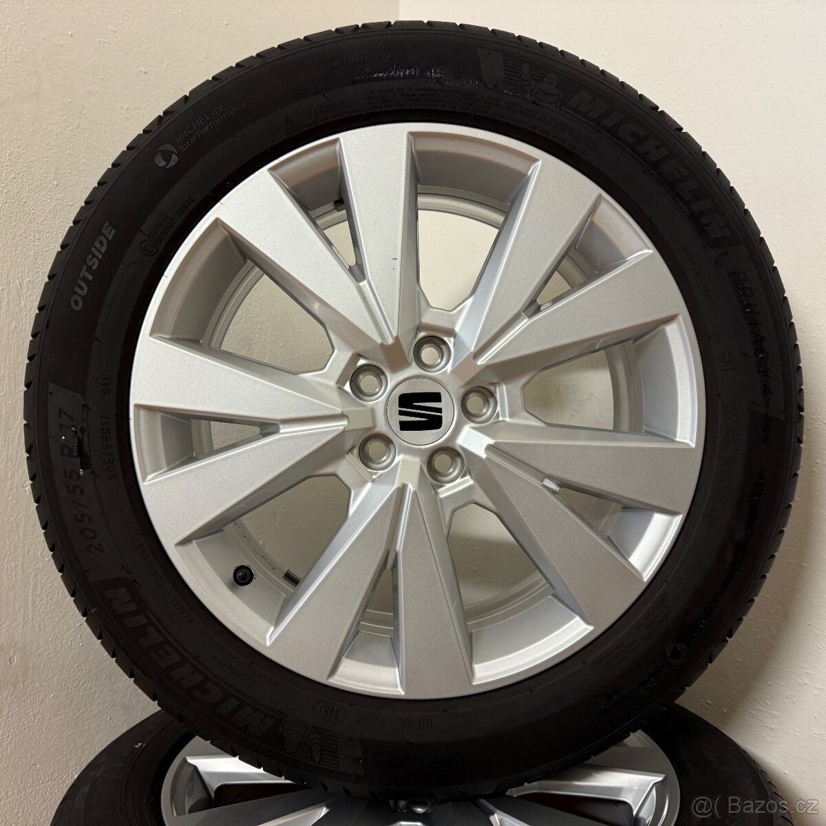 ZÁNOVNÍ SEAT ARONA 5x100 ET48+LETNÍ 205/55R17 7mm - 7