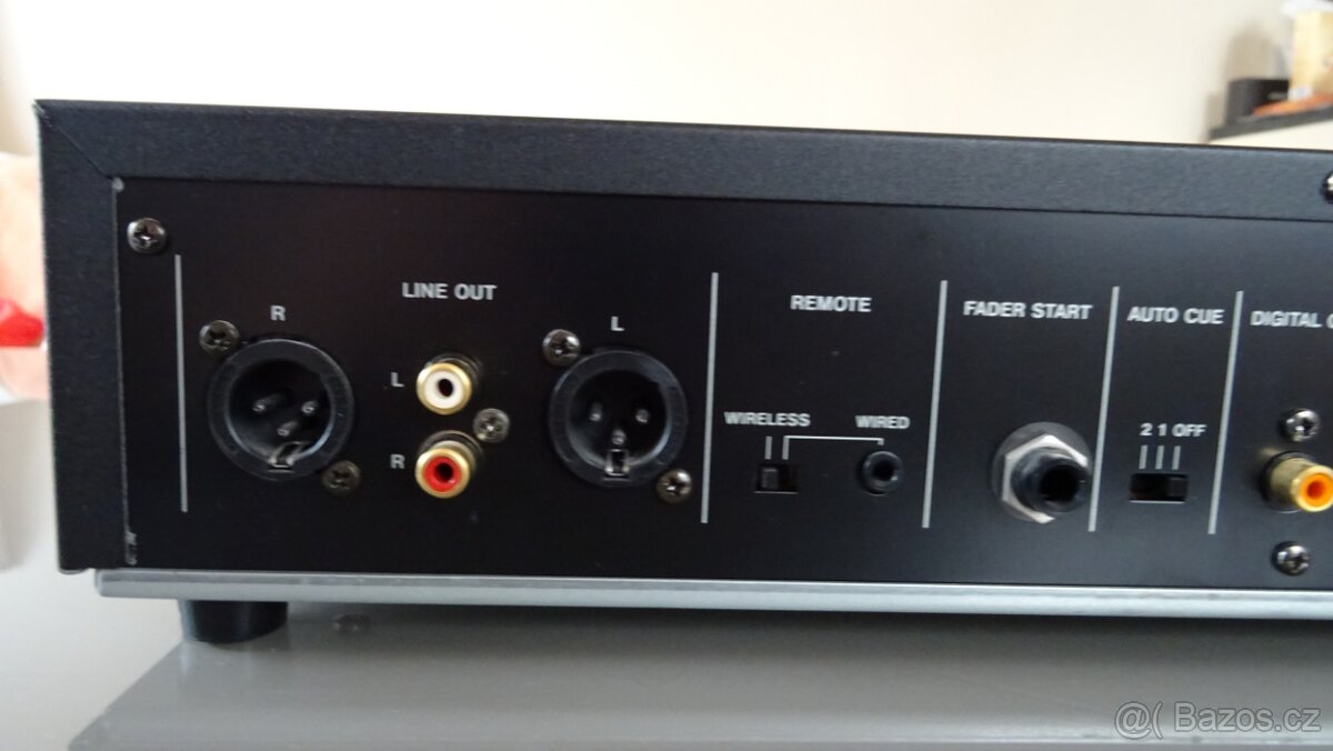 TASCAM CD-401 MKII - 7