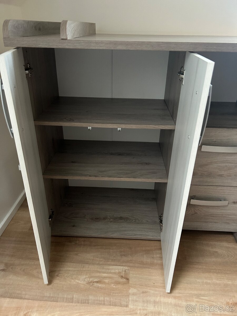 Detska postylka a prebalovaci pult - 7