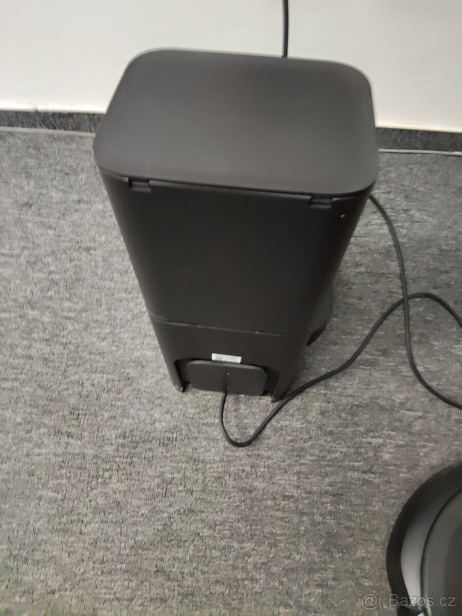 iRobot Roomba i7 se stanicí CleanBase - 7