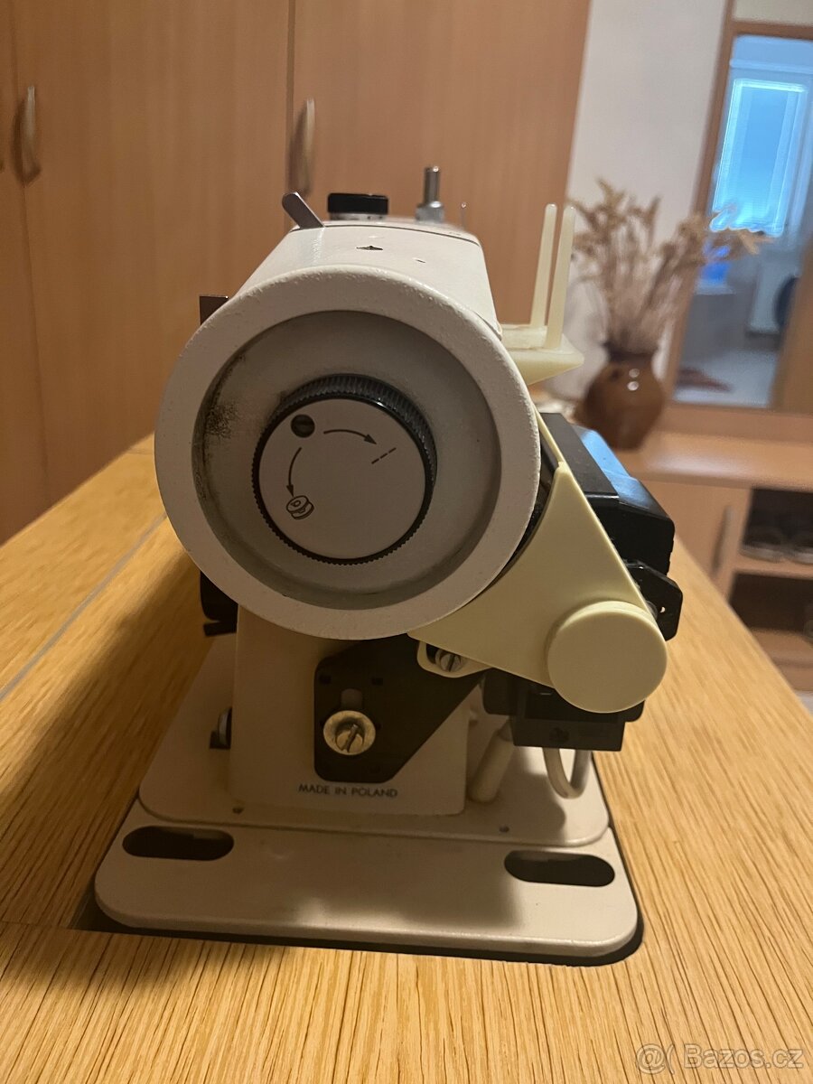 Retro skříňový šicí stroj Lucznik 438 - 7