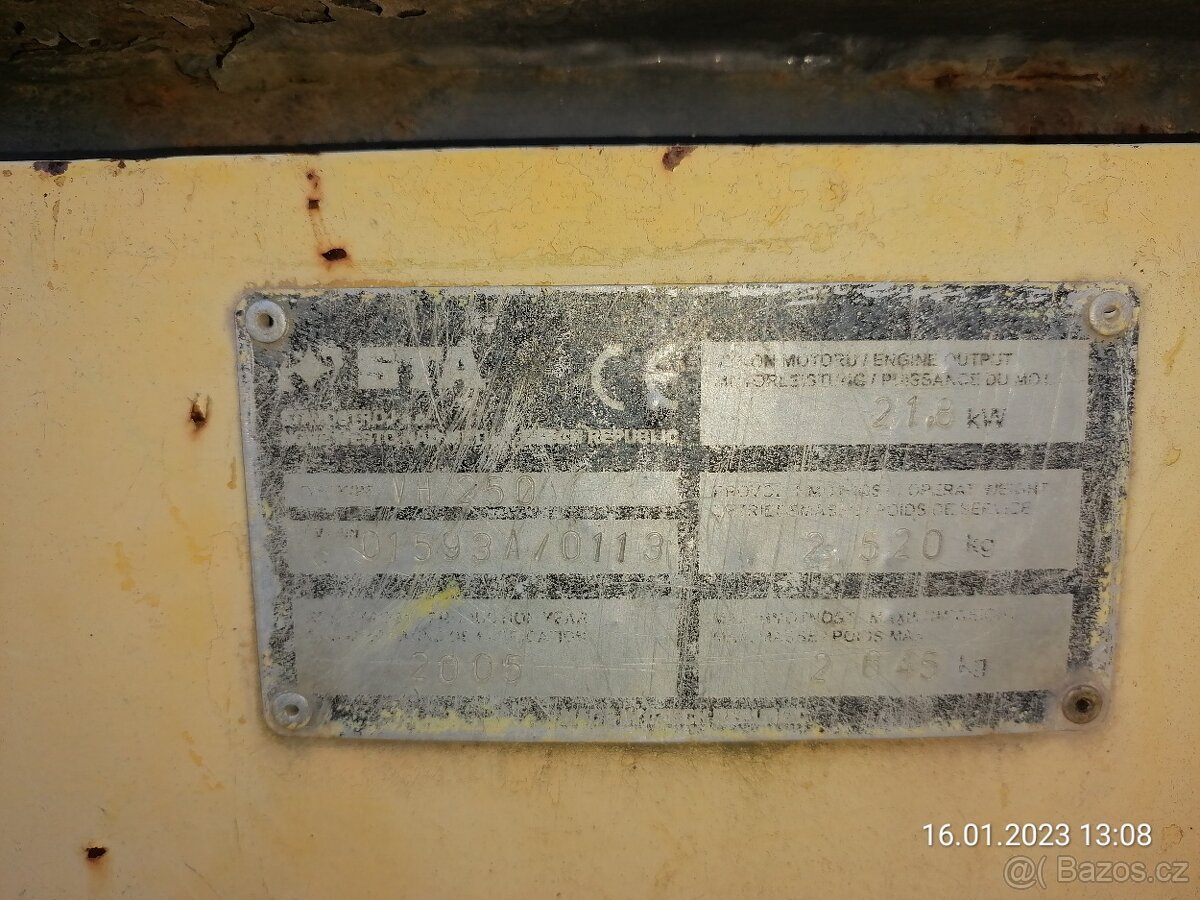 Vibrační válec Stavostroj STA VH250, motor Deutz olejem chla - 7