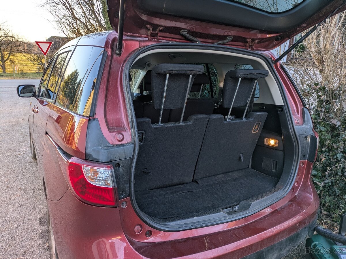 Mazda 5 • 2011 • 1.8 benzín • 195 000 km • 7 míst • nová STK - 7
