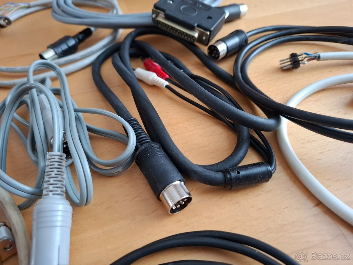 Konvolut/sbírka kabelů pro 8-bitové počítače - 7