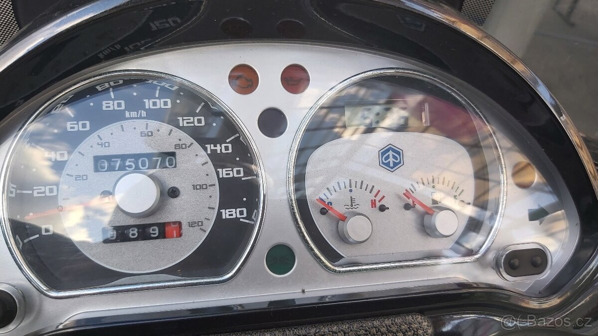 Piaggio Beverly 300, rok 2010 - 7